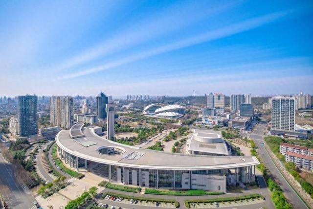 为何江苏省江阴市如此疯狂造城，激进狂奔的江阴与江阴市城市格局