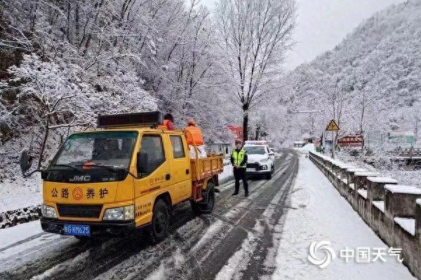 四问北方罕见降雪：持续多日雪深破纪录，为何4月还有强降雪