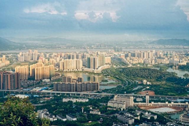 为何广东省肇庆市如此疯狂造城，激进狂奔的肇庆与肇庆市城市格局