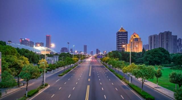 为何江苏省江阴市如此疯狂造城，激进狂奔的江阴与江阴市城市格局