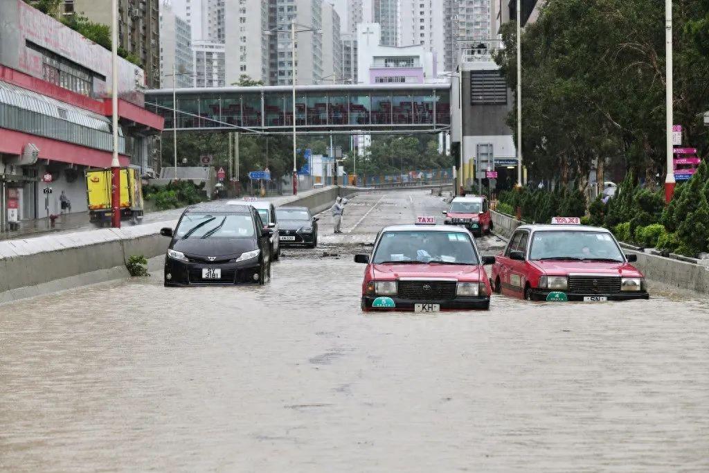 2人死亡117人受伤，香港的雨到底有多大？