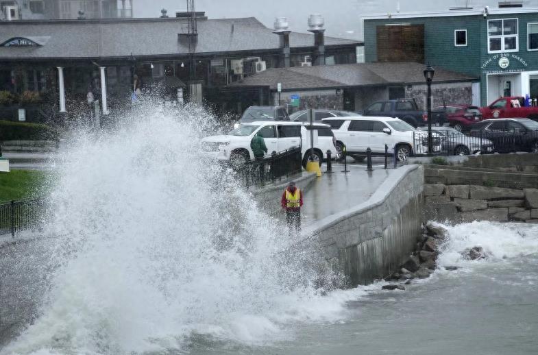 “李”减弱为后热带气旋登陆加拿大 在美国缅因州造成1人死亡