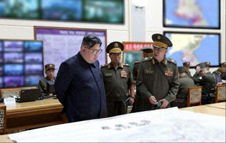 “南朝鲜”已成历史，朝鲜人民军核弹开路，金正恩下令演习半岛统一