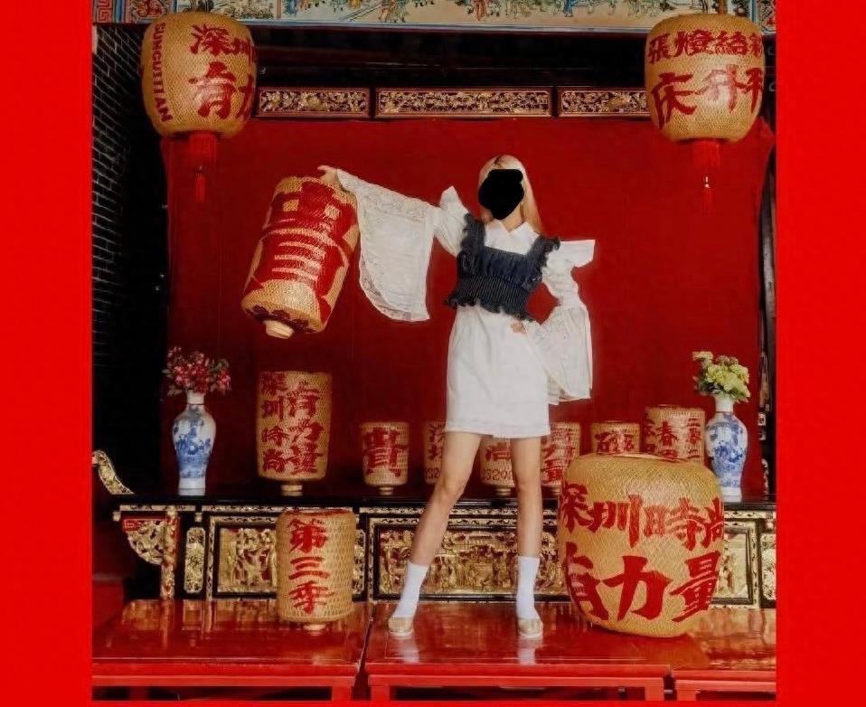 广东潮汕家族宗祠，模特穿着裸露踩祖宗牌位前拍照：不接受道歉