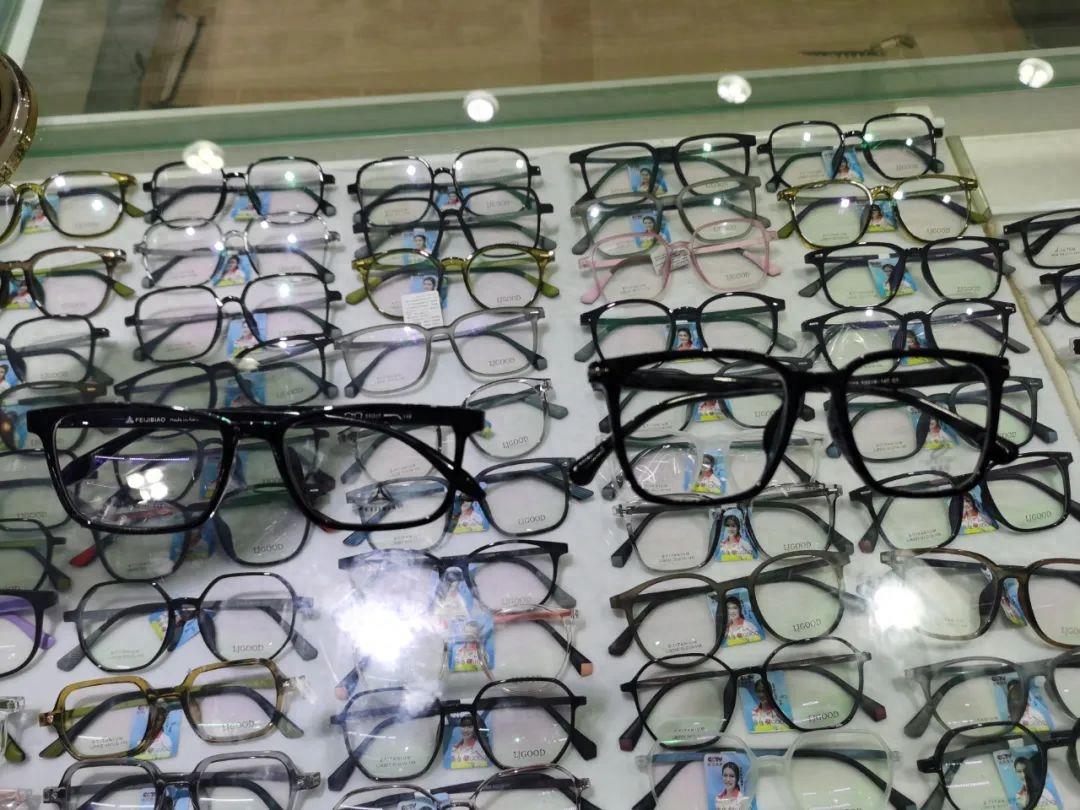 同款眼镜售价竟差5倍！现在配副眼镜怎么这么贵？