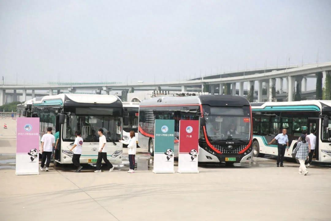 新能源车着火自燃，徐泾东地铁站出现大客流！今天，市交通委开展了一场特殊的“紧急救援”