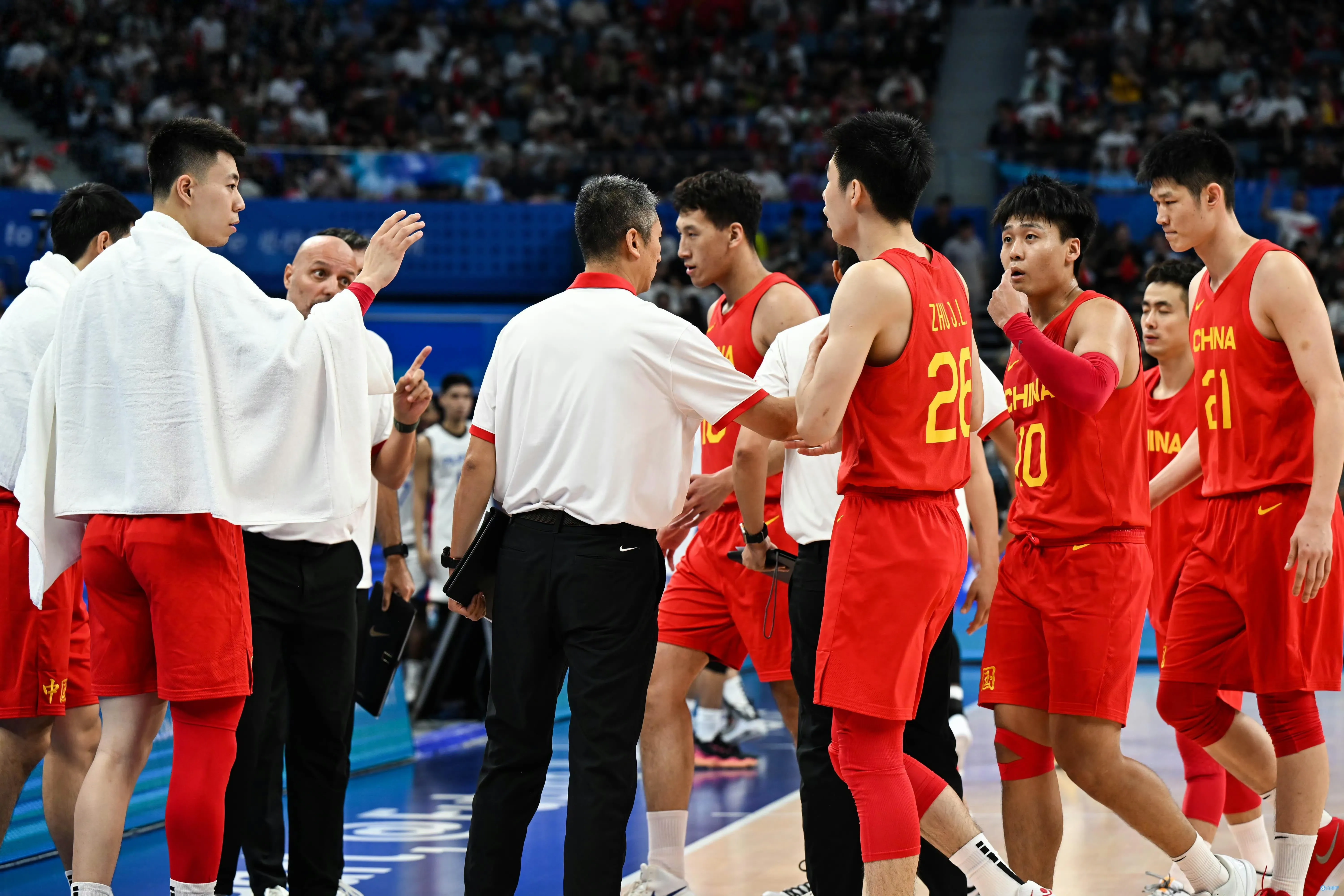 “不是吧，中国男篮又败给菲律宾男篮了。。。”