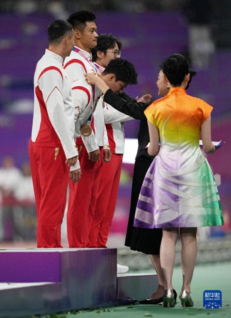 递补奥运奖牌颁奖仪式在杭州举行