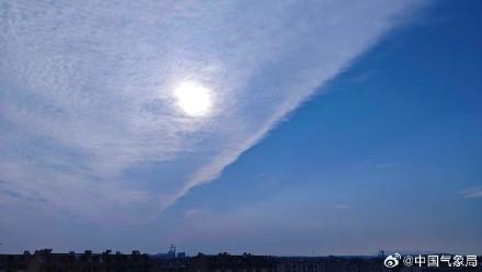 天空为何会形成奇特的锋面云？