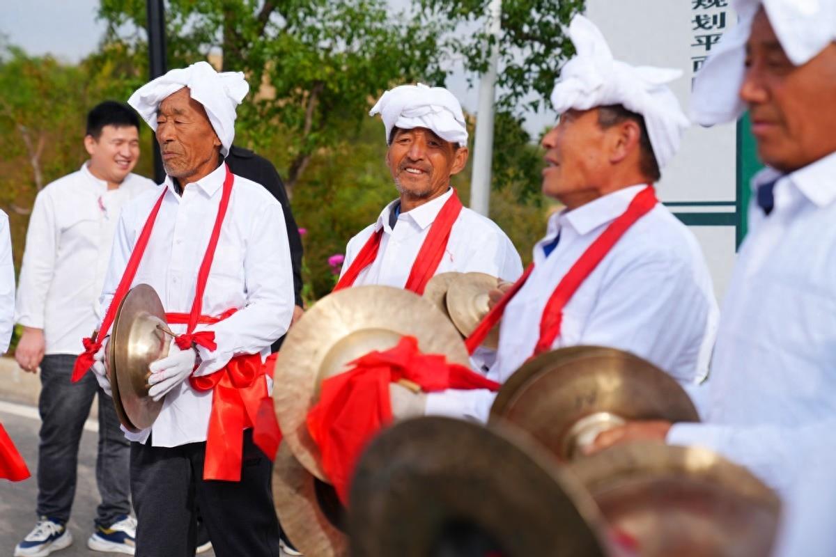 孔子诞辰日：对话《大地上的山西》，静待吕梁山上桃李芬芳