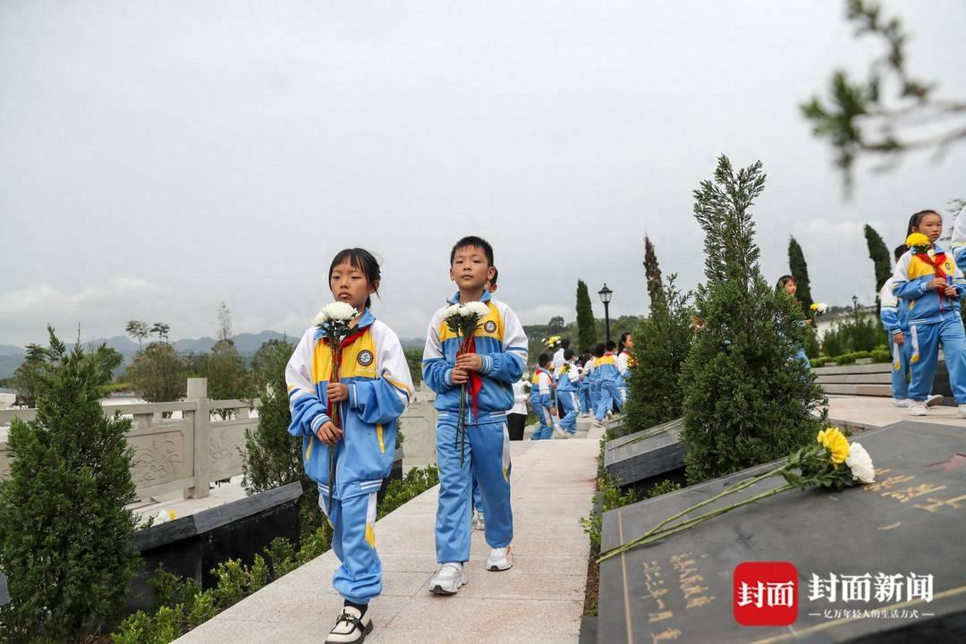 第十个中国烈士纪念日 四川宜宾高县缅怀先烈寄哀思丨组图