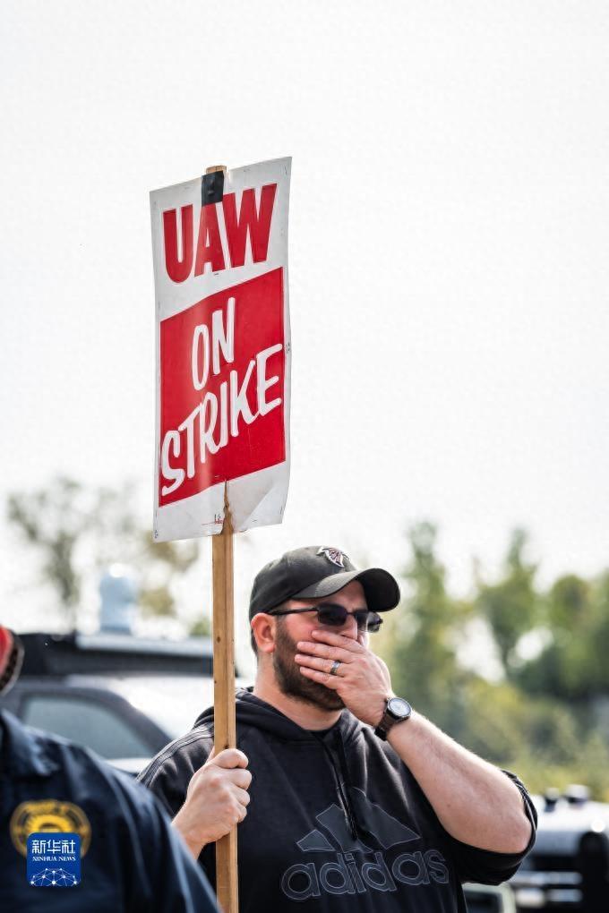 美国车企工人罢工规模扩大