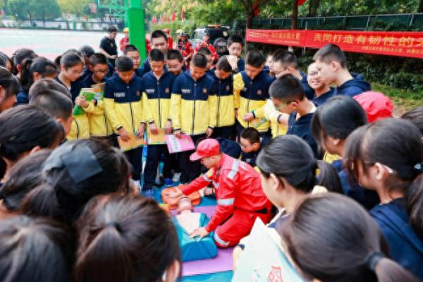 杭州市拱墅区2023年国际减灾日主题宣传活动走进杭州锦绣中学